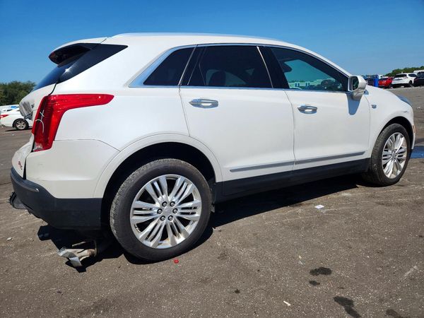 2017 CADILLAC XT5