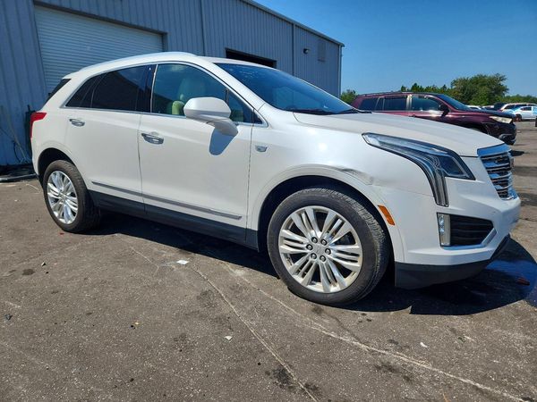 2017 CADILLAC XT5