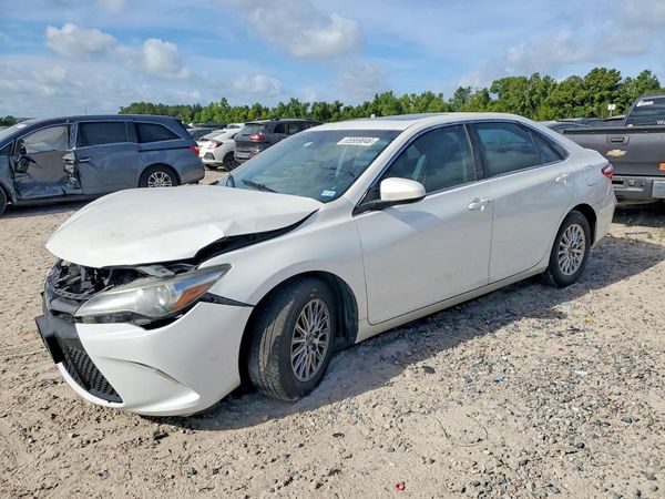 2017 TOYOTA CAMRY LE/SE/XLE/XSE — Front 3/4