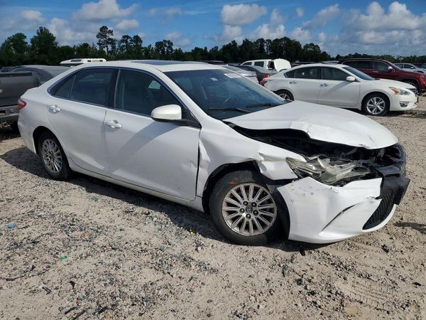 2017 TOYOTA CAMRY LE/SE/XLE/XSE — Passenger 3/4