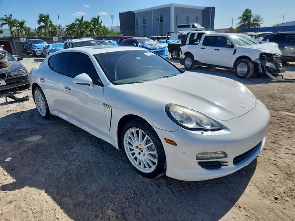 2012 PORSCHE PANAMERA S (2WD), 4S (4WD)