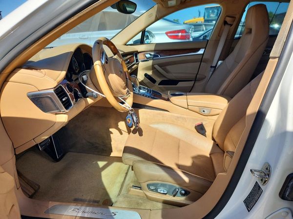 2012 PORSCHE PANAMERA S (2WD), 4S (4WD)