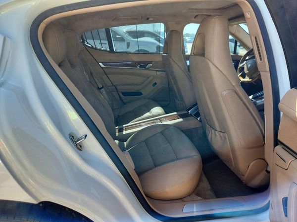 2012 PORSCHE PANAMERA S (2WD), 4S (4WD)