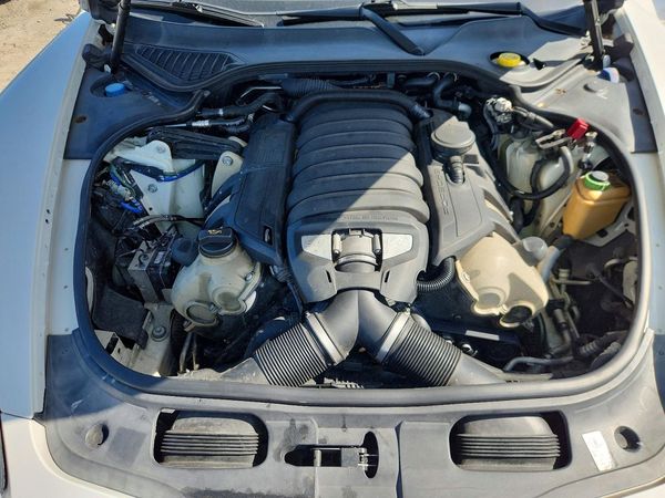 2012 PORSCHE PANAMERA S (2WD), 4S (4WD)