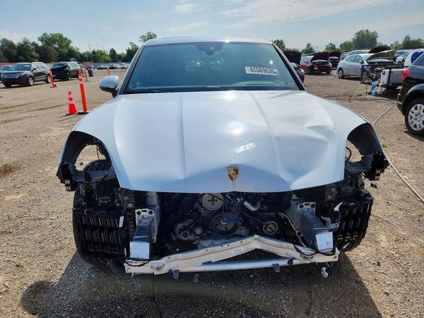 2024 PORSCHE CAYENNE