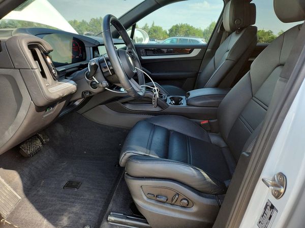 2024 PORSCHE CAYENNE