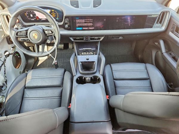 2024 PORSCHE CAYENNE