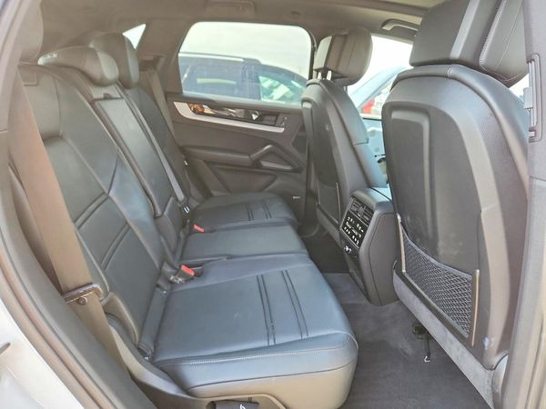 2024 PORSCHE CAYENNE