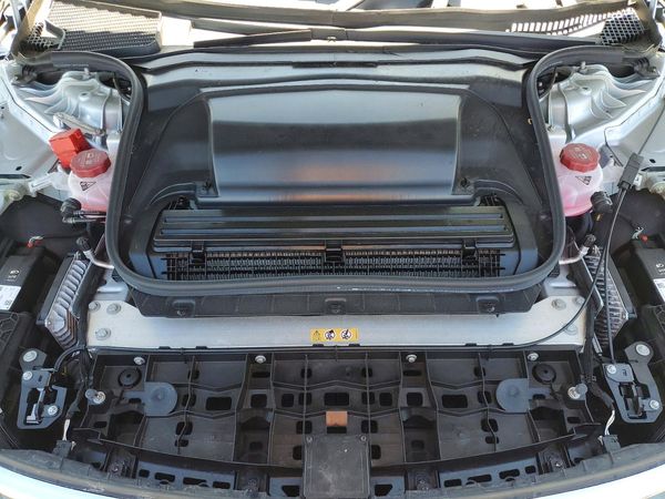 2022 MERCEDES-BENZ EQS SEDAN — Engine bay