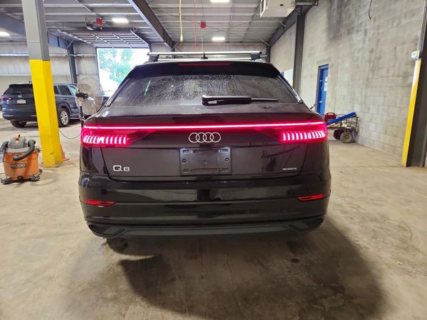2021 AUDI Q8 quattro Premium