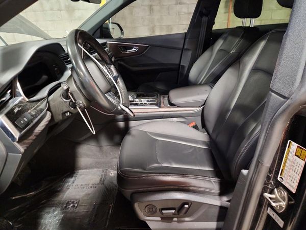 2021 AUDI Q8 quattro Premium