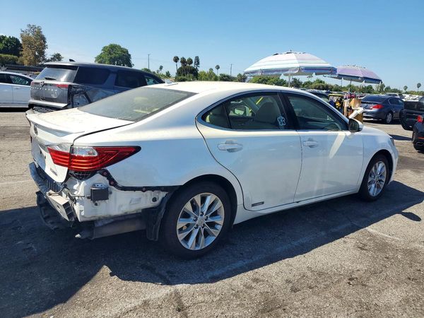 2013 LEXUS ES 300h