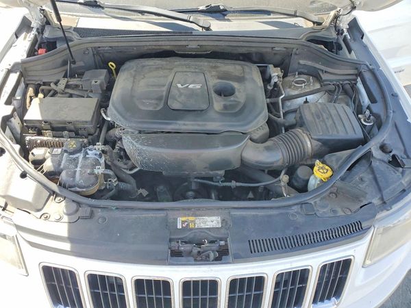 2016 JEEP GRAND CHEROKEE Limited — Engine bay