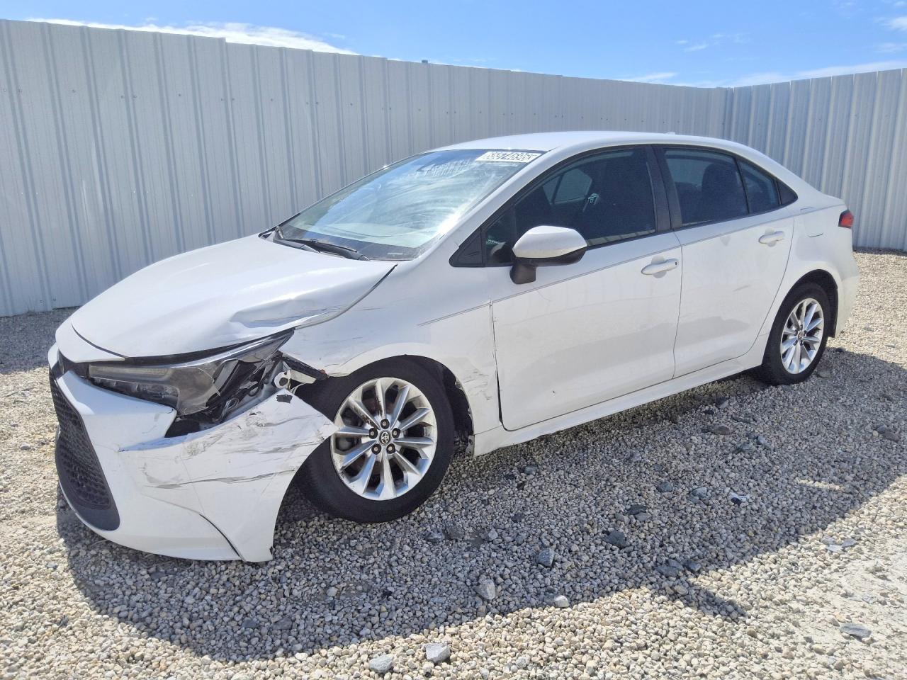 2020 TOYOTA COROLLA LE w/Premium pkg2 — Front 3/4