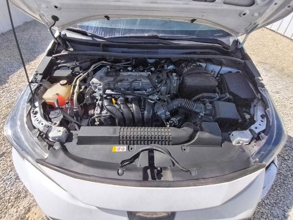 2020 TOYOTA COROLLA LE w/Premium pkg2 — Engine bay