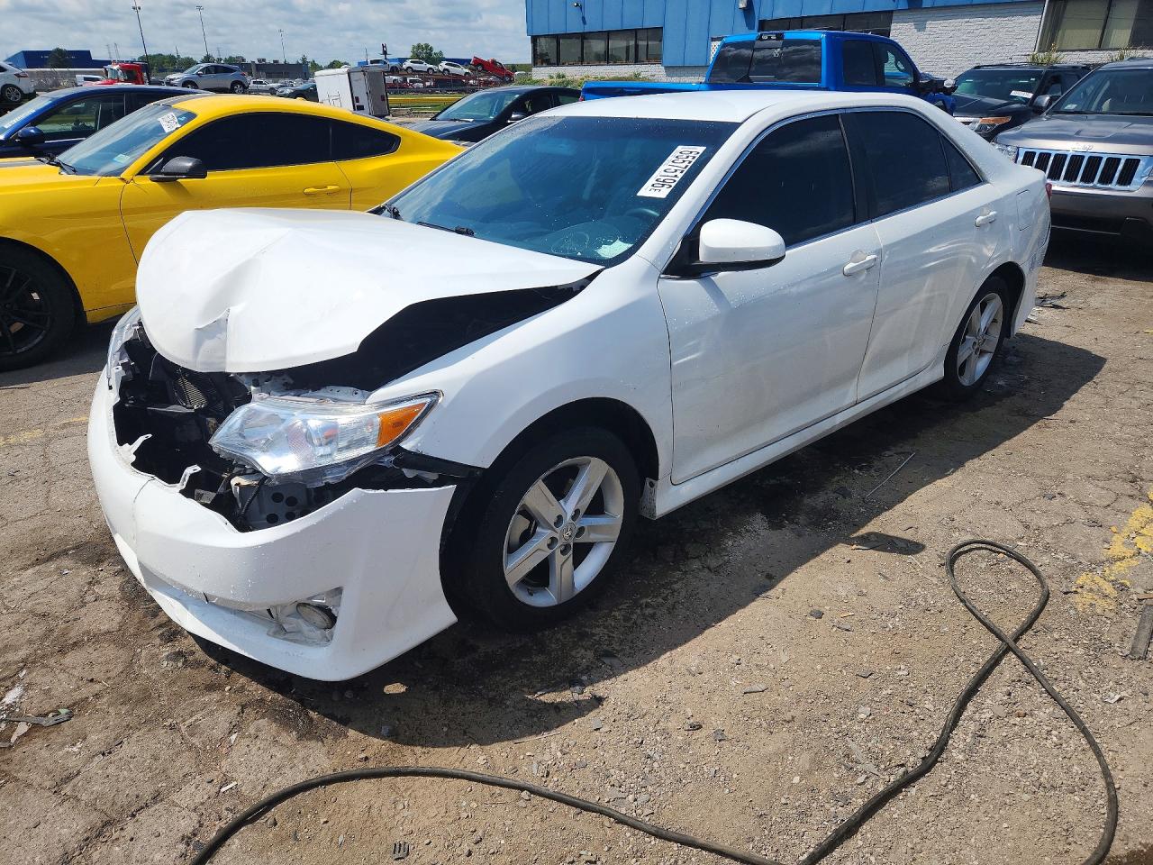 2013 TOYOTA CAMRY — Front 3/4