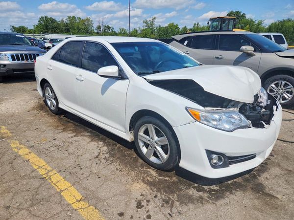 2013 TOYOTA CAMRY — Passenger 3/4