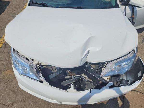 2013 TOYOTA CAMRY — Engine bay