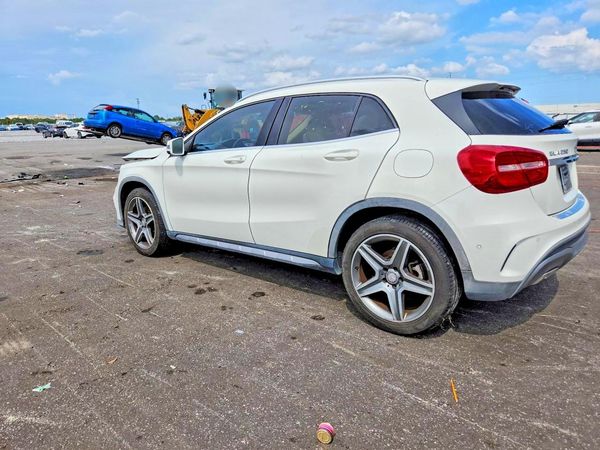 2015 MERCEDES-BENZ GLA