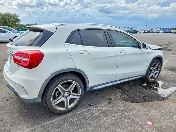2015 MERCEDES-BENZ GLA