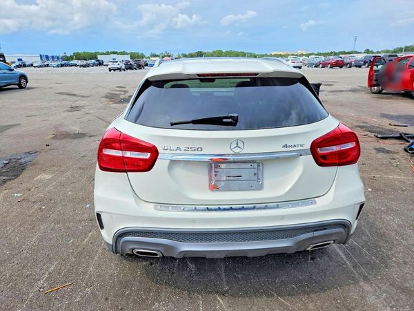 2015 MERCEDES-BENZ GLA