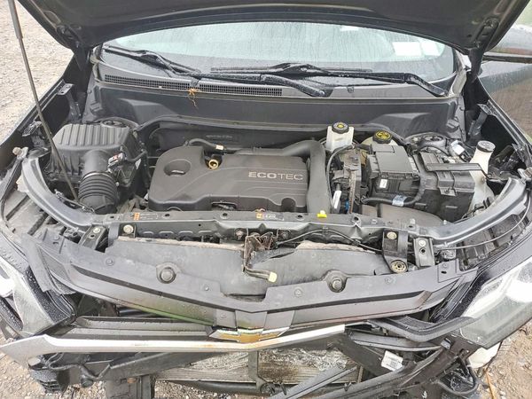 2018 CHEVROLET EQUINOX LT (1LT) — Engine bay