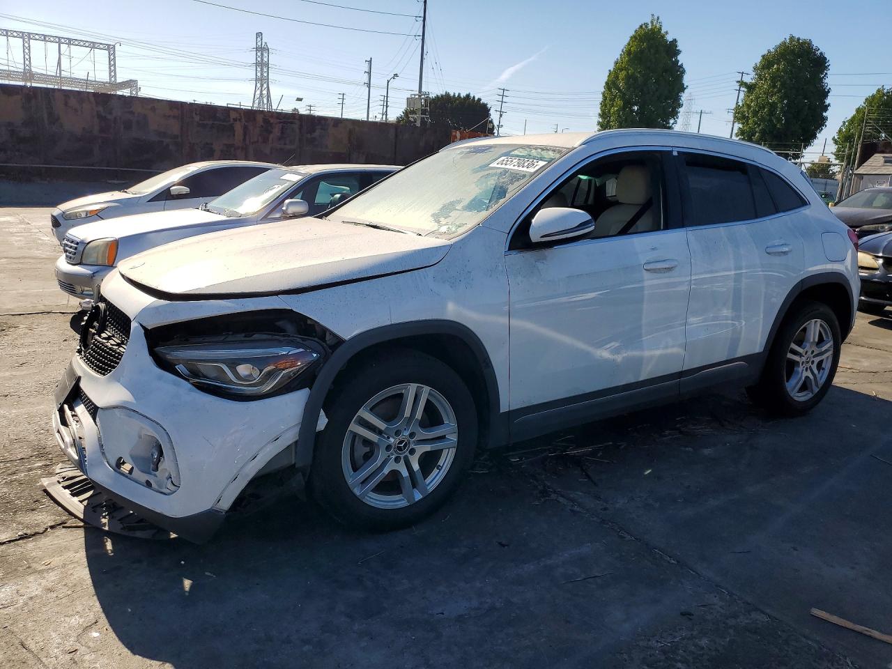 2021 MERCEDES-BENZ GLA-CLASS GLA250 — Front 3/4