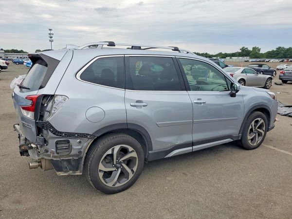 2022 SUBARU FORESTER