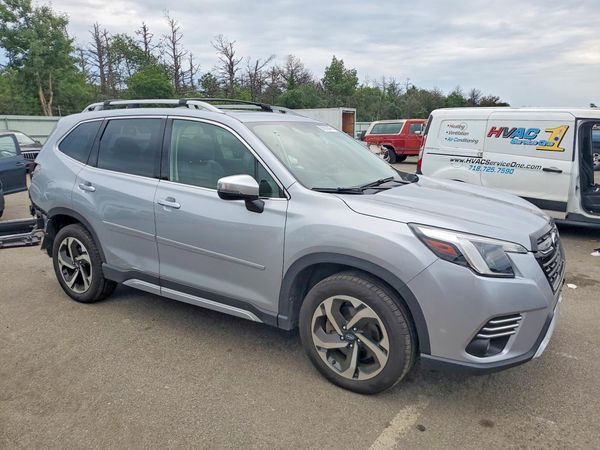 2022 SUBARU FORESTER