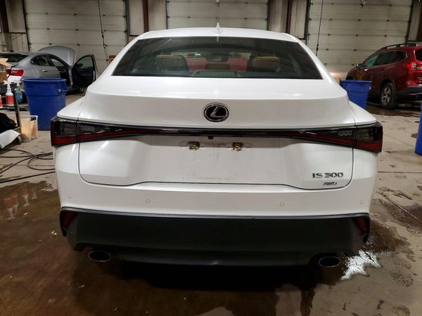 2021 LEXUS IS