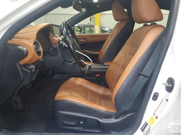 2021 LEXUS IS