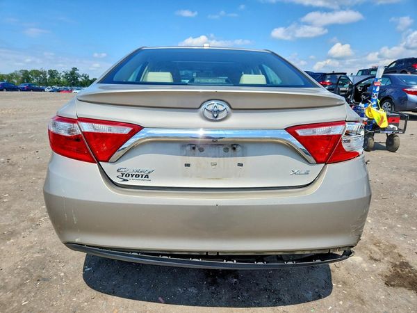 2015 TOYOTA CAMRY