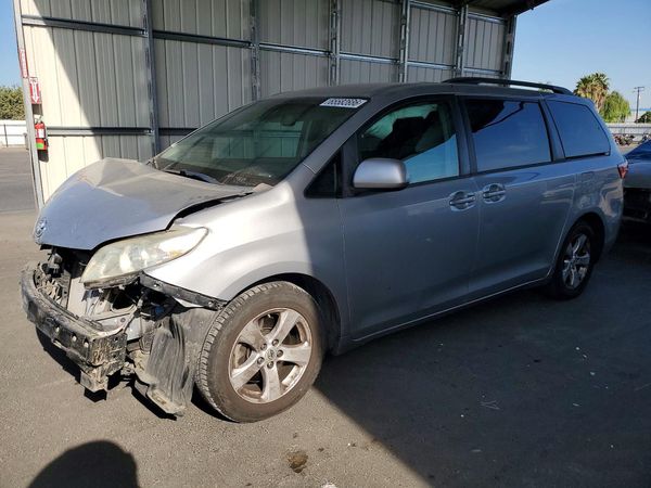2015 TOYOTA SIENNA