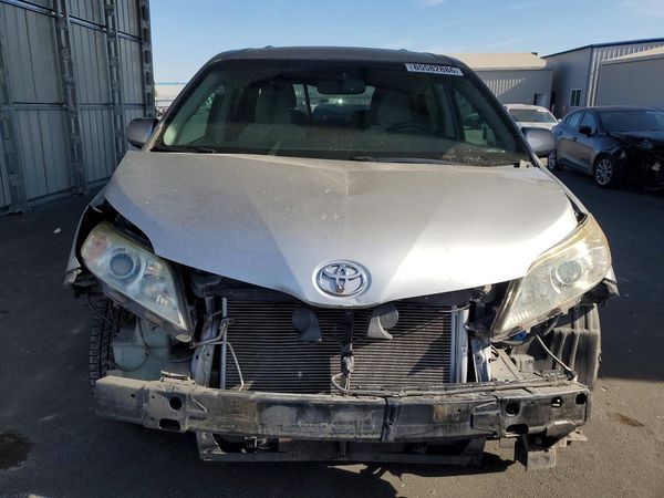 2015 TOYOTA SIENNA