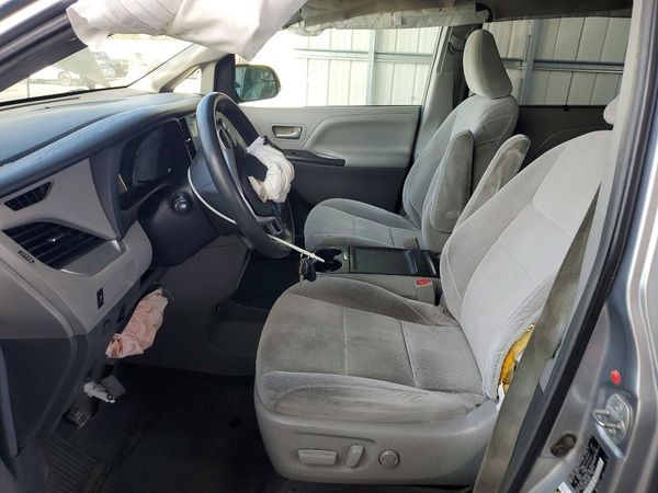 2015 TOYOTA SIENNA