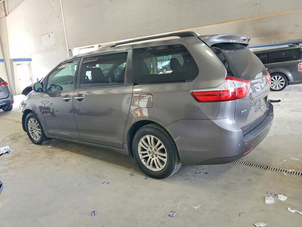 2017 TOYOTA SIENNA