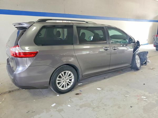 2017 TOYOTA SIENNA