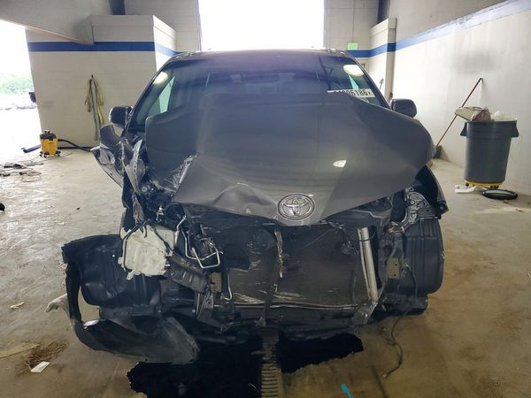 2017 TOYOTA SIENNA