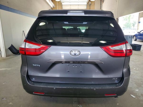 2017 TOYOTA SIENNA