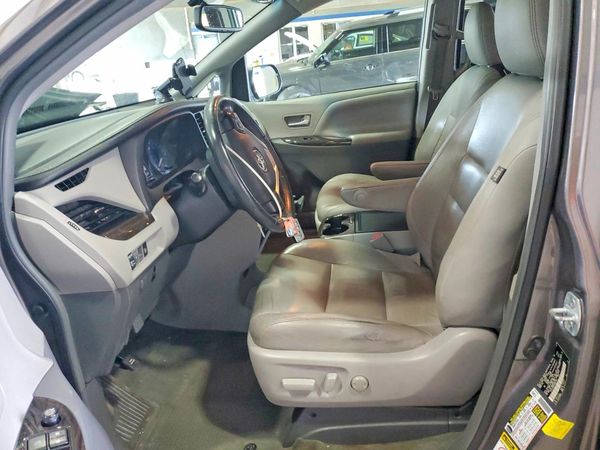 2017 TOYOTA SIENNA