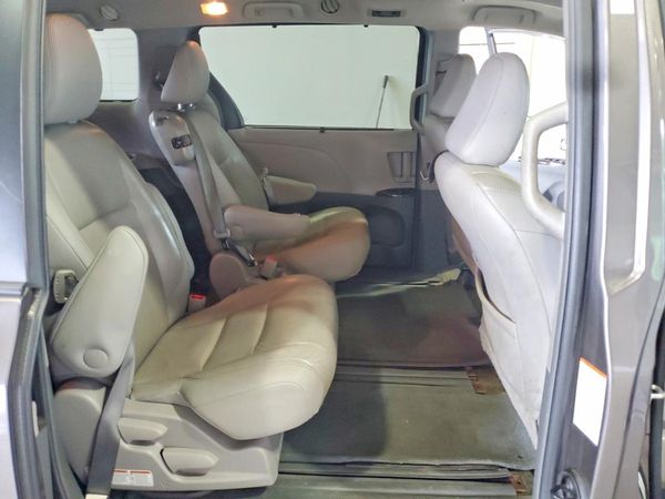 2017 TOYOTA SIENNA