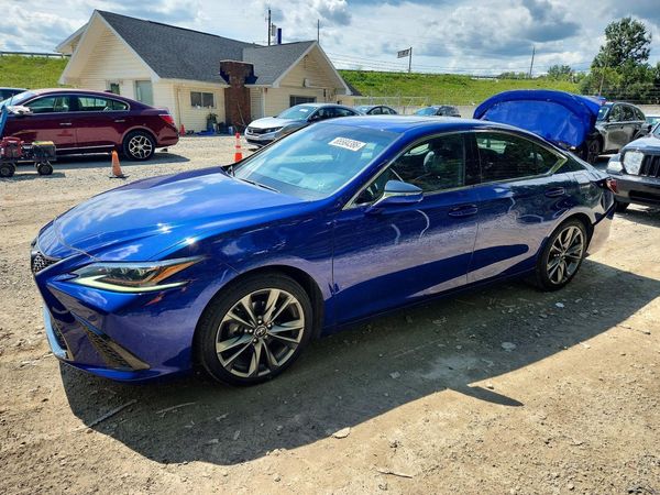 2019 LEXUS ES