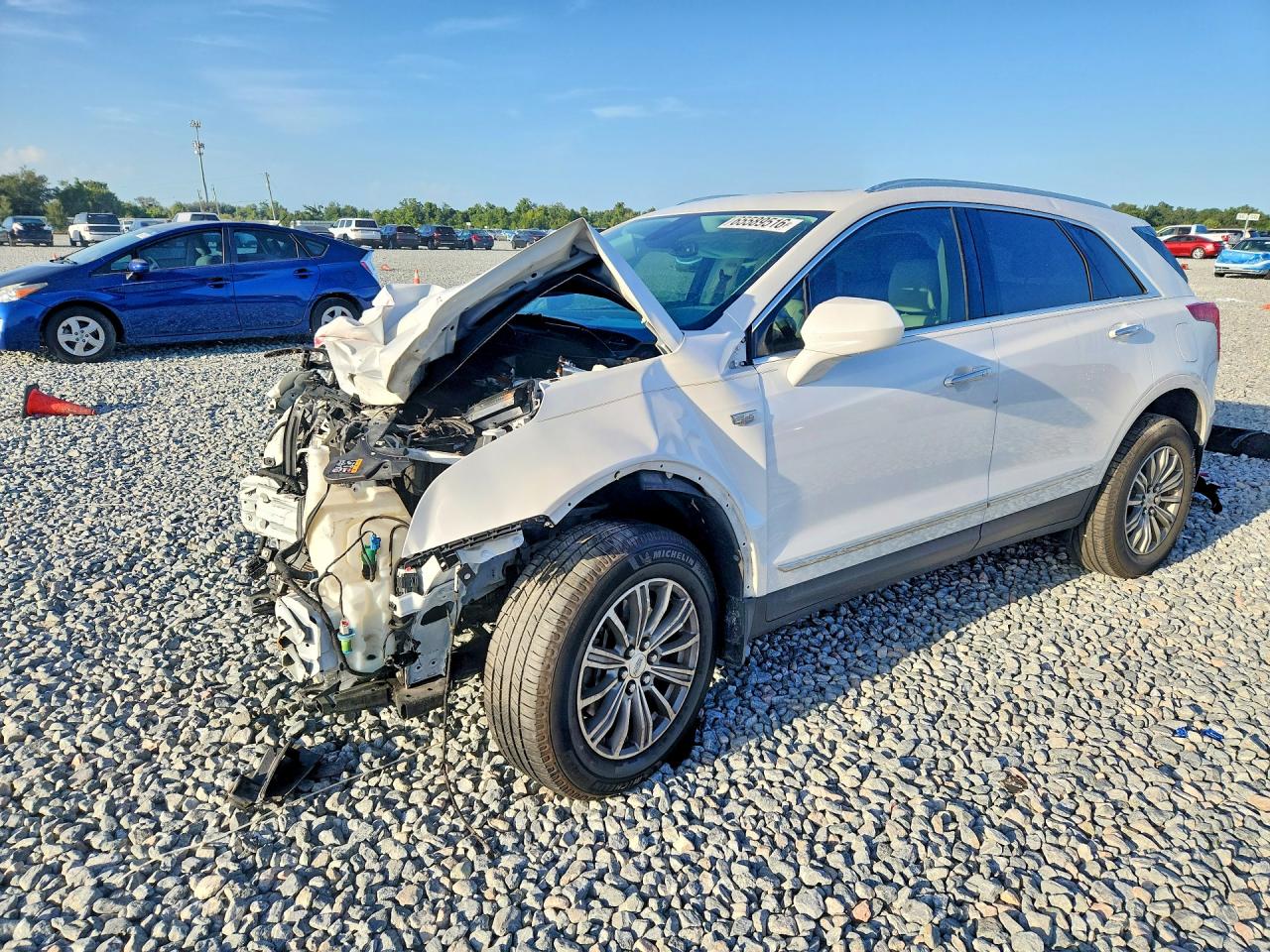 2018 CADILLAC XT5 Luxury — Front 3/4