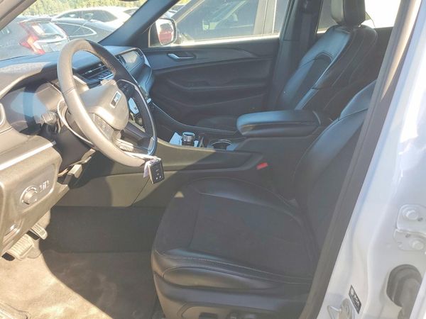 2024 JEEP GRAND CHEROKEE Laredo — DENT