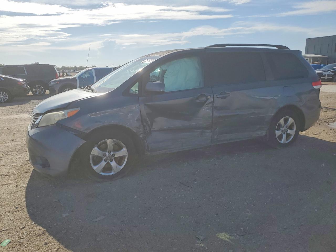 2014 TOYOTA SIENNA