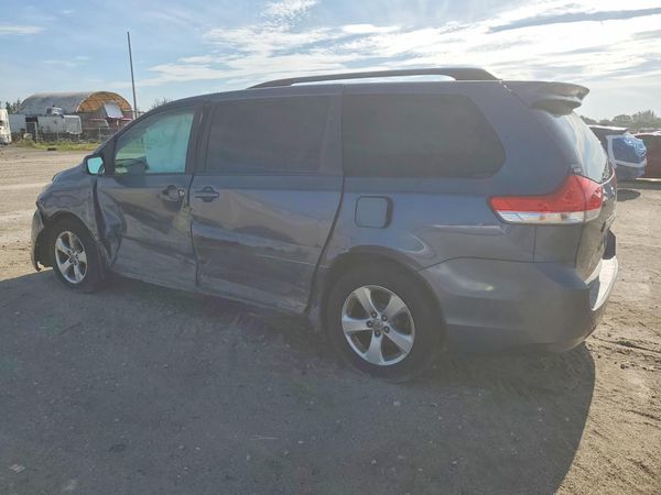 2014 TOYOTA SIENNA