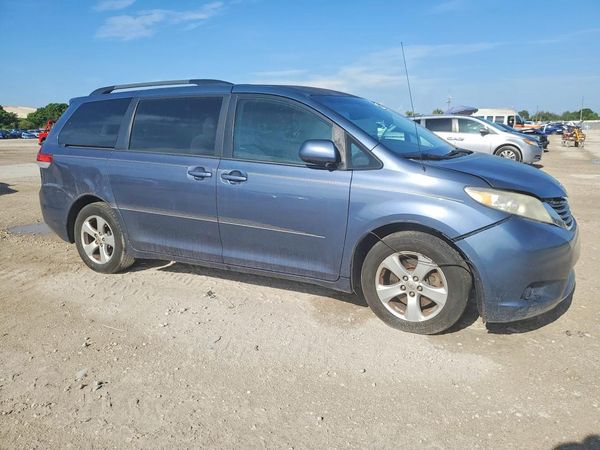 2014 TOYOTA SIENNA