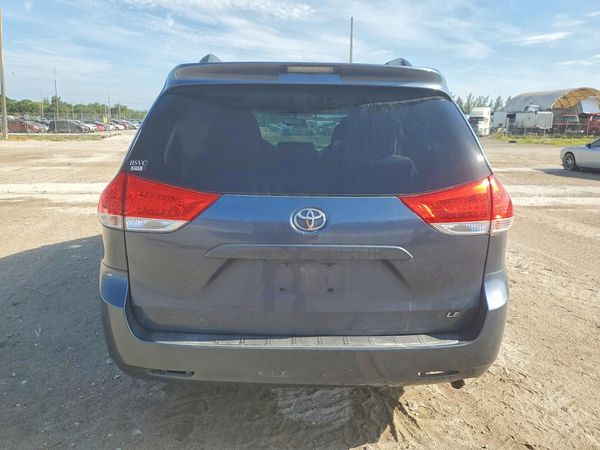 2014 TOYOTA SIENNA