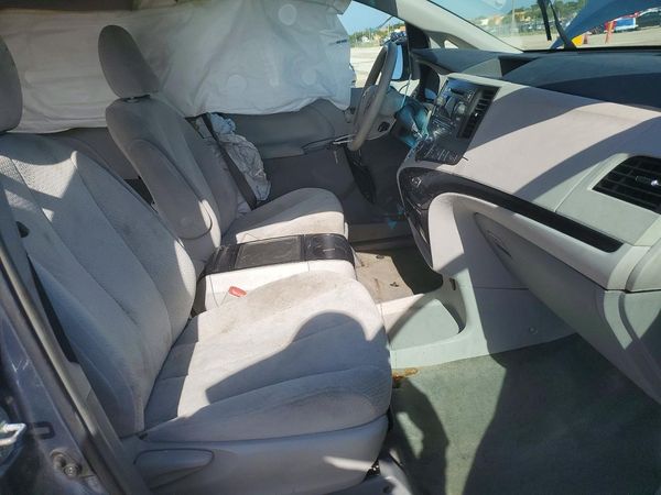 2014 TOYOTA SIENNA