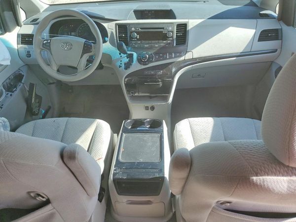 2014 TOYOTA SIENNA